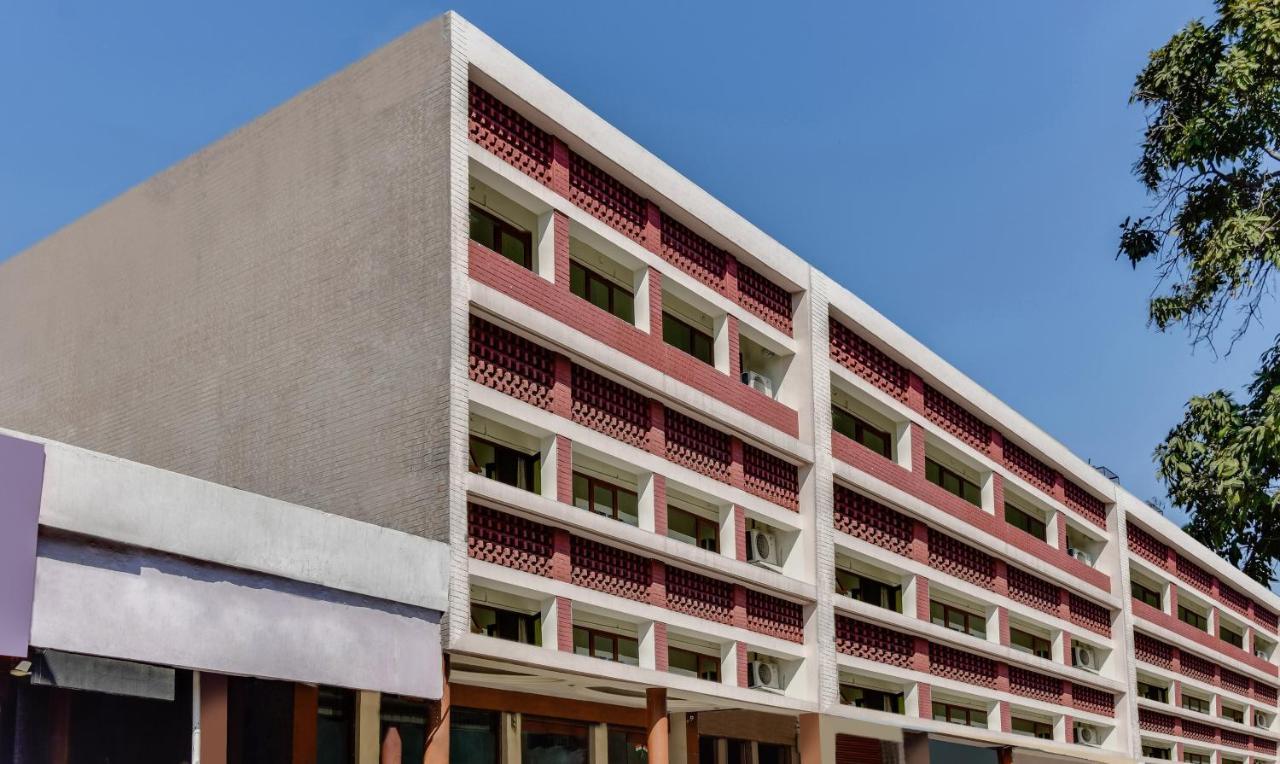 Treebo Trend Saffron Hotel Chandigarh Exterior photo